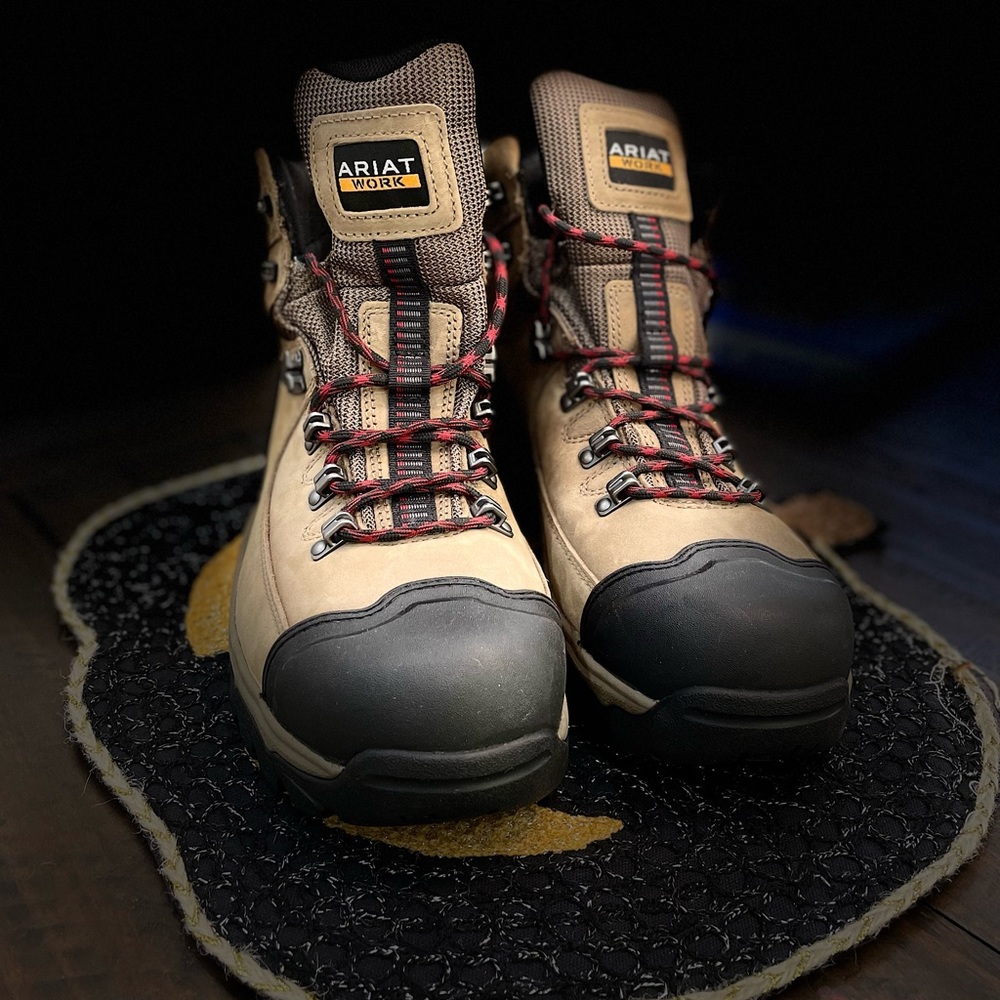 Ariat work Mens waterproof steel toe work boots. NBW  8.5D size. SKU:10031658